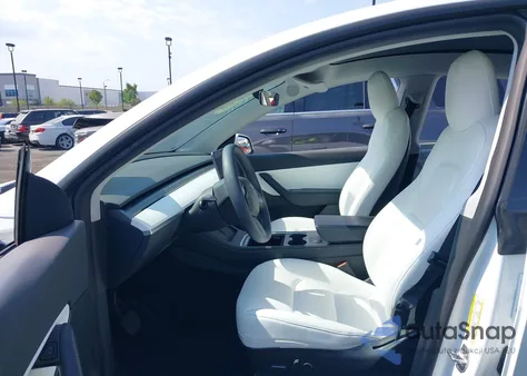 2022 Tesla Model Y Long Range Dual Motor All-Wheel Drive z USA, uszkodzony, nr VIN 7SAYGDEE6NF345975